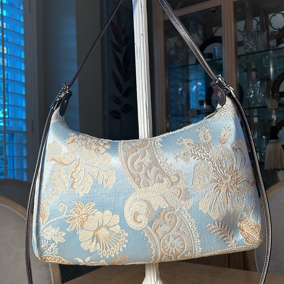 Uno Alla Volta Handmade Floral Brocade Handbag - Picture 2 of 10